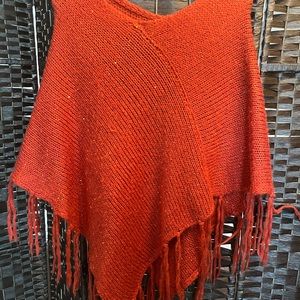 One size fits all glittery cape perfect for the season change